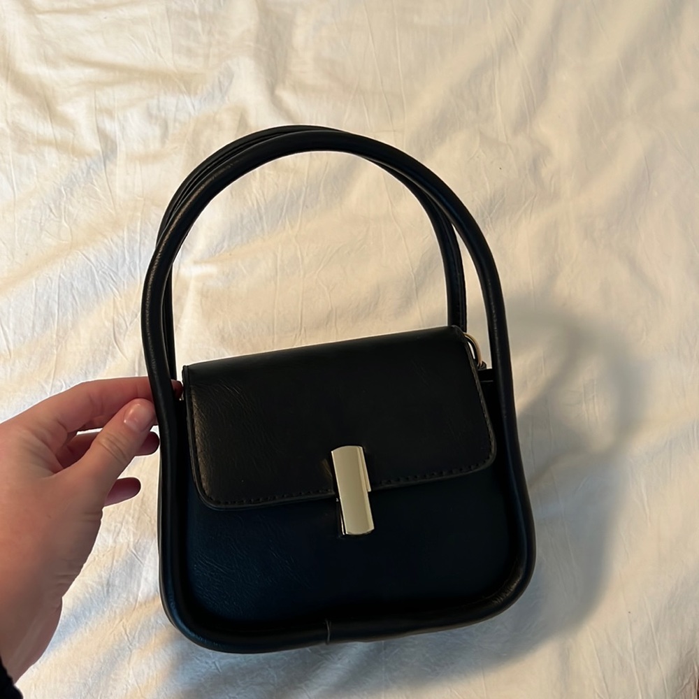 BLACK & GOLD HANDBAG
